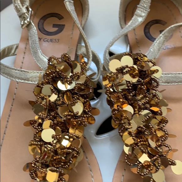 Guess sequences sandals in gold and nude - Picture 2 of 4